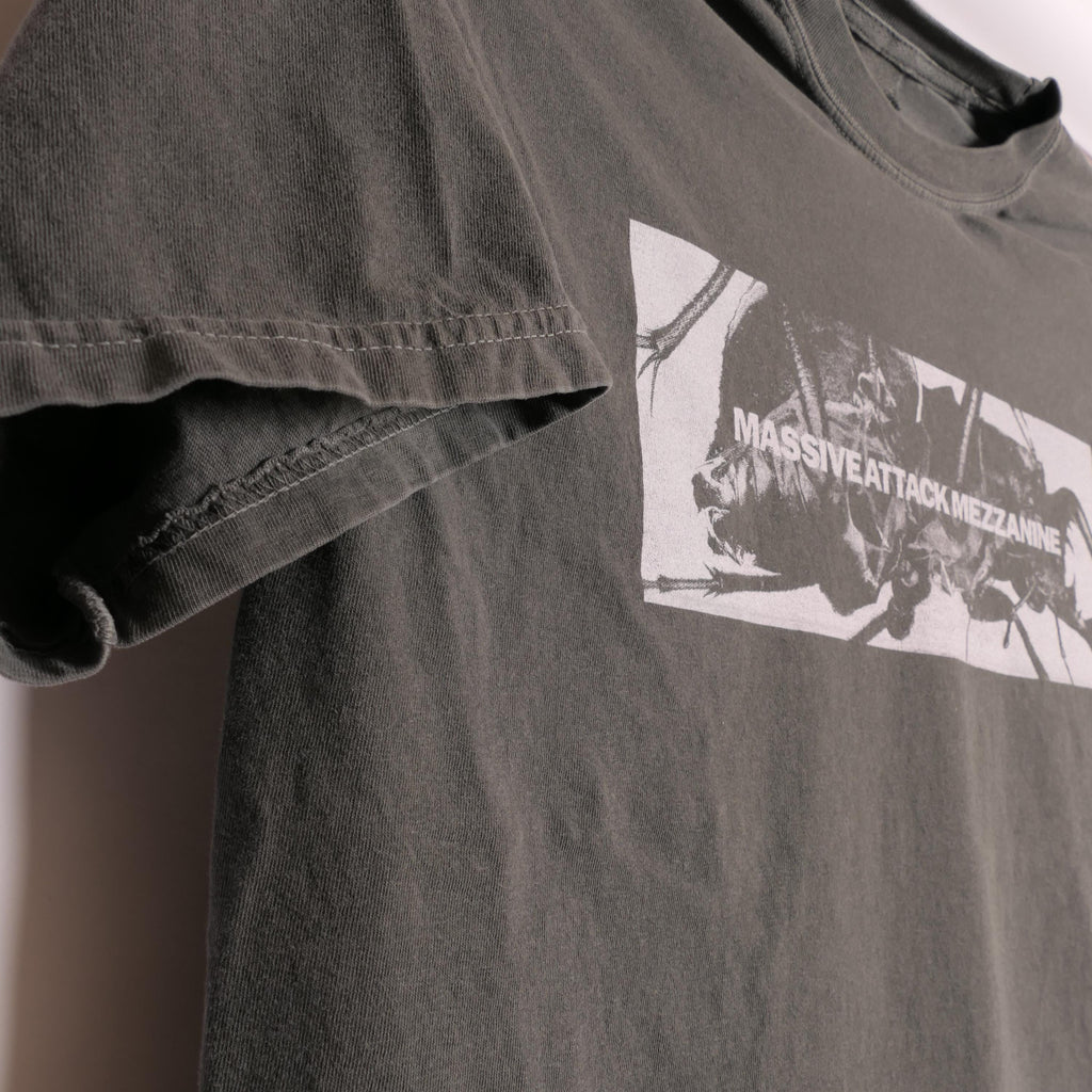 Massive Attack Mezzanine Band Tee English Trip Hop Collective Bristol England Alternative Tour Unfinished Sympathy Ultra Faded Xl