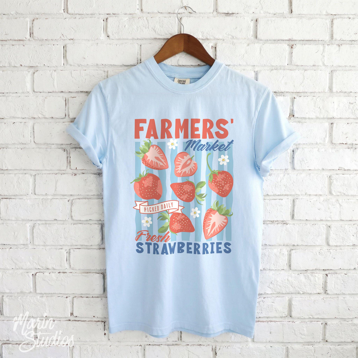 Farmers Market Strawberry Vintage Fruit Summer Foodie Unisex