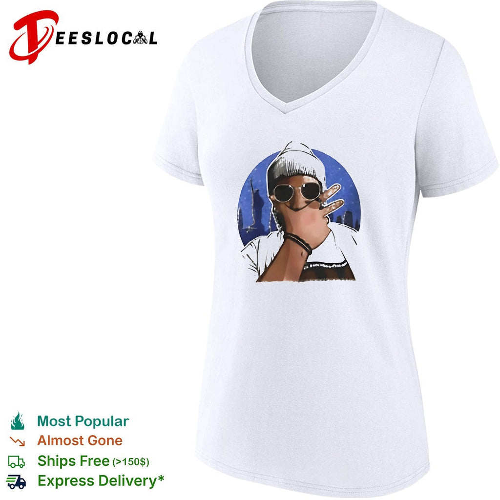Cool hip-hop figure sunglasses beanie NYC city skyline circle illustration art shirt Unisex