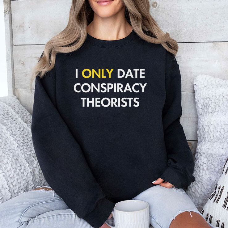 I Only Date Conspiracy Theorists T Shirt Unisex