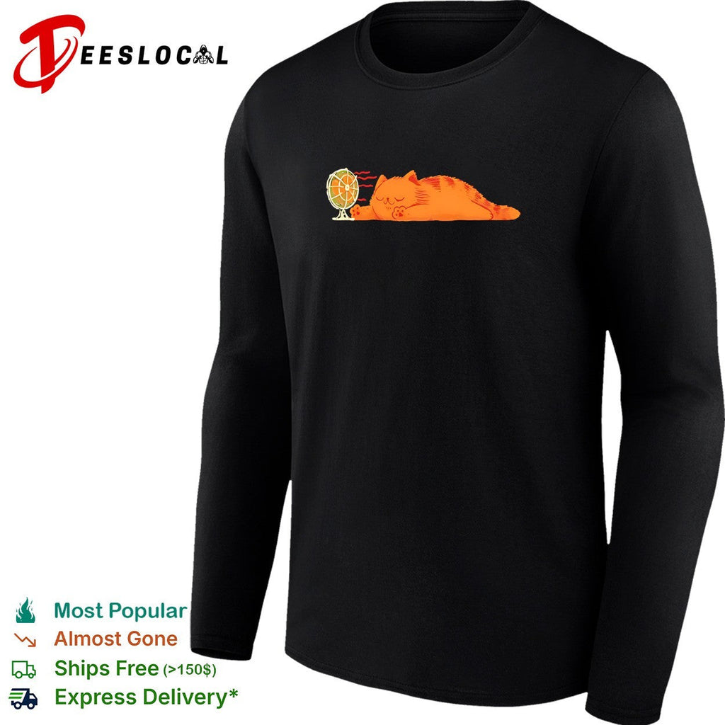 Orange cat lying in front of fan shirt Unisex