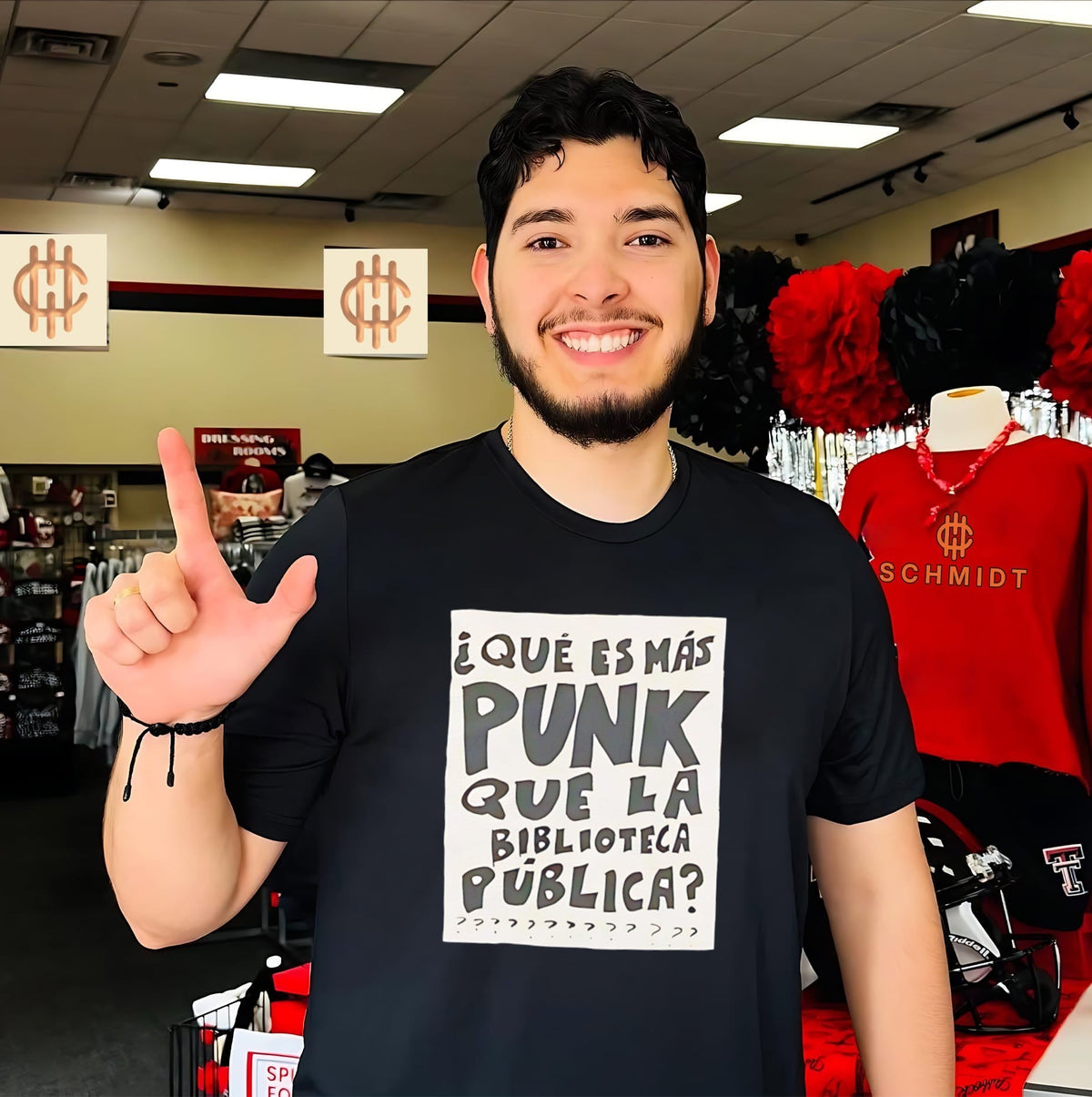 Qué Es Más Punk Que la Biblioteca Pública shirt Unisex