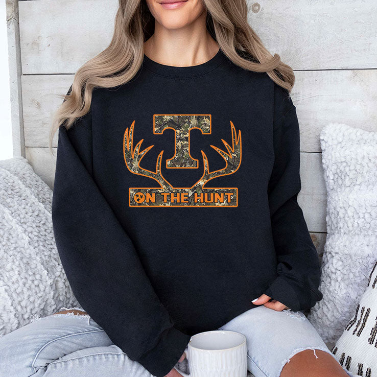 Tennessee Volunteers Baseball On The Hunt T Shirt Unisex