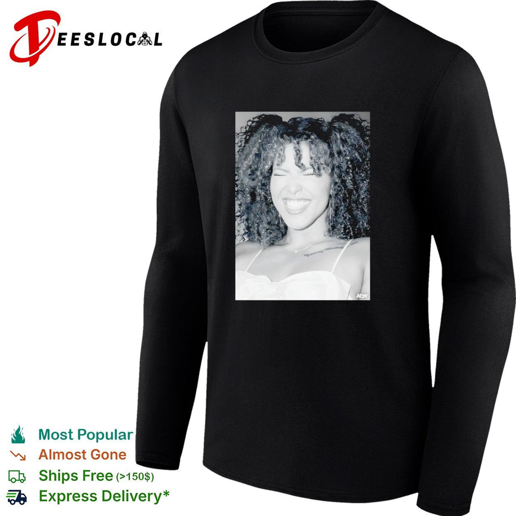 Willow Nightingale smiling portrait shirt Unisex