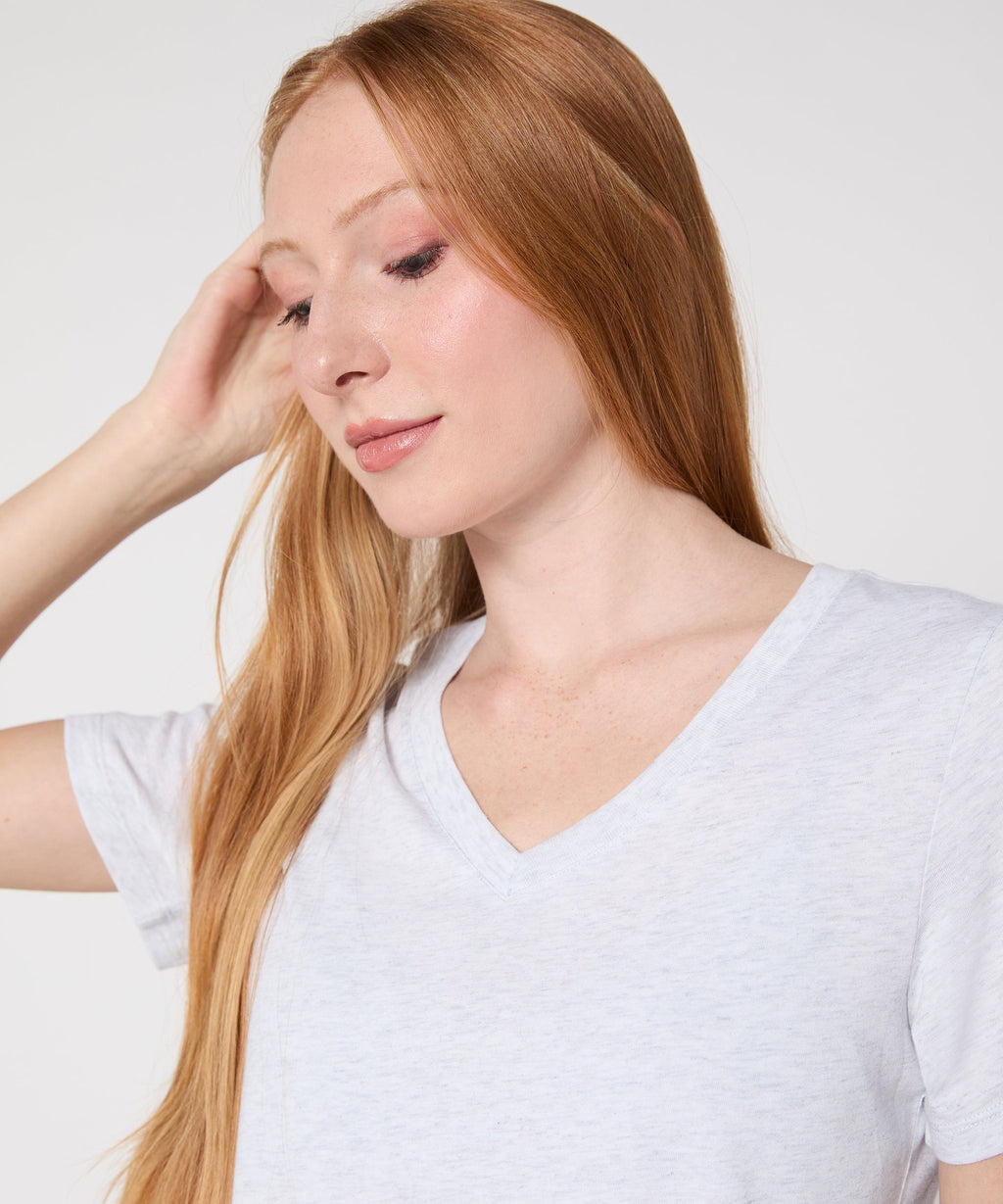Women's Go-To V-Neck Unisex