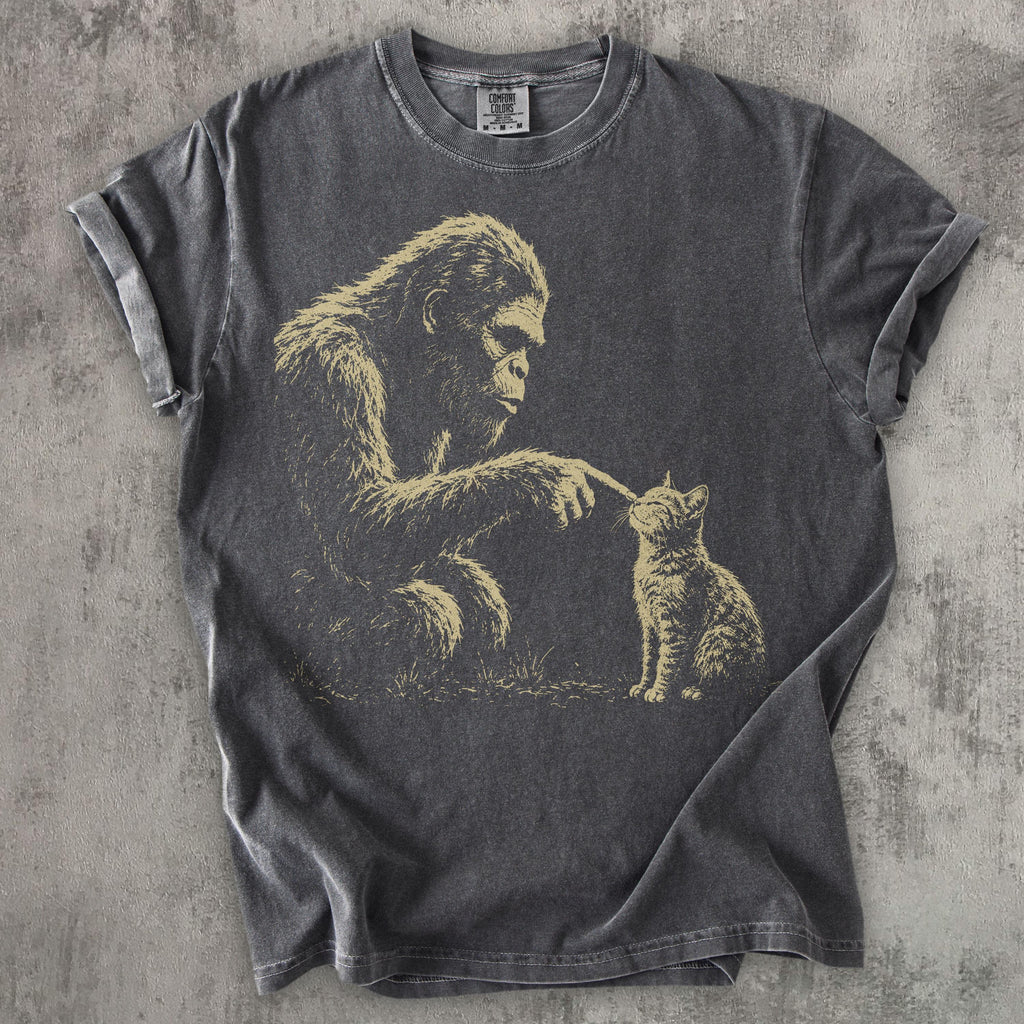 Bigfoot Booping Ca Sasquatch Cat Lover Tee Bigfoot Kitten Cryptid Lover Comfort Colors Tee