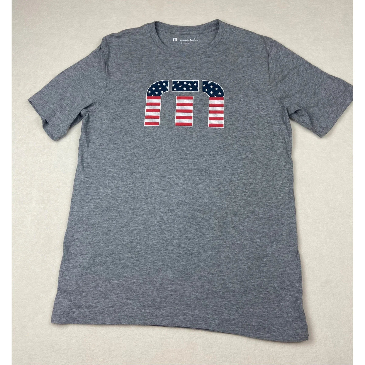 TravisMathew USA Flag Logo Mens S Gray Patriotic Short Sleeve Graphic Tee Unisex