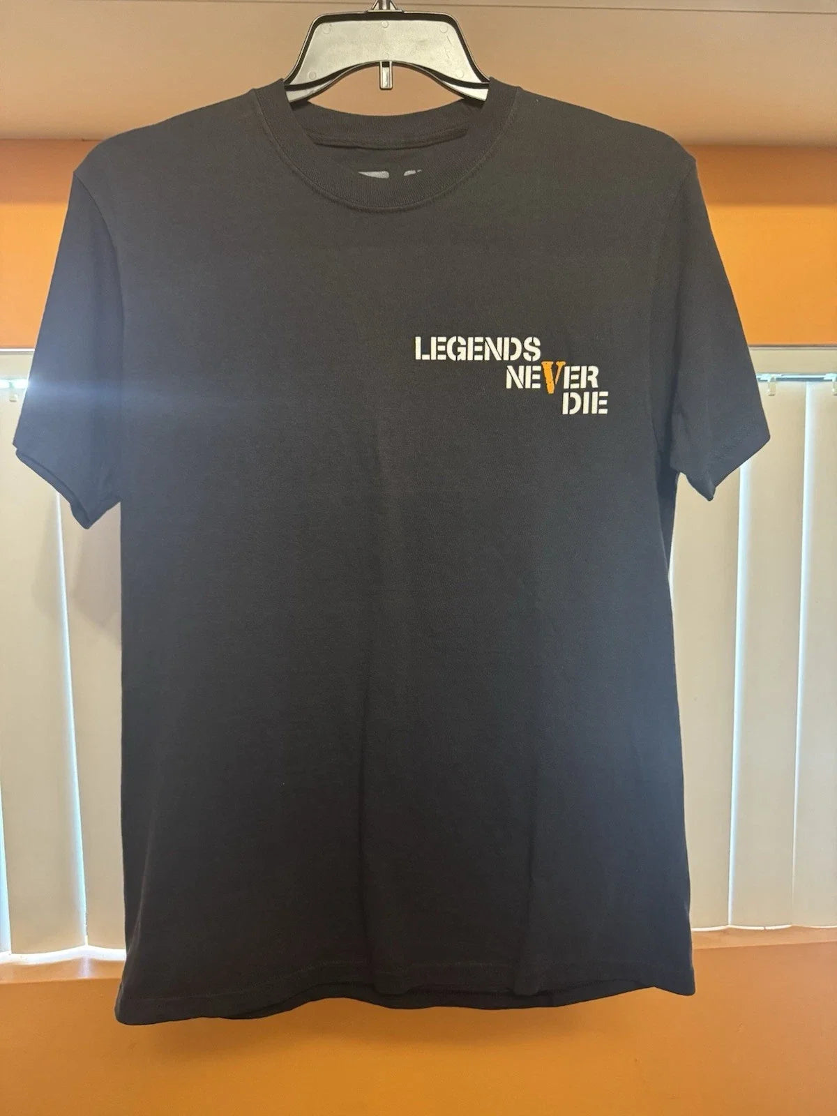 VLONE Men's Black Legends Never Die Graphic Crew Neck Short Sleeve M Unisex