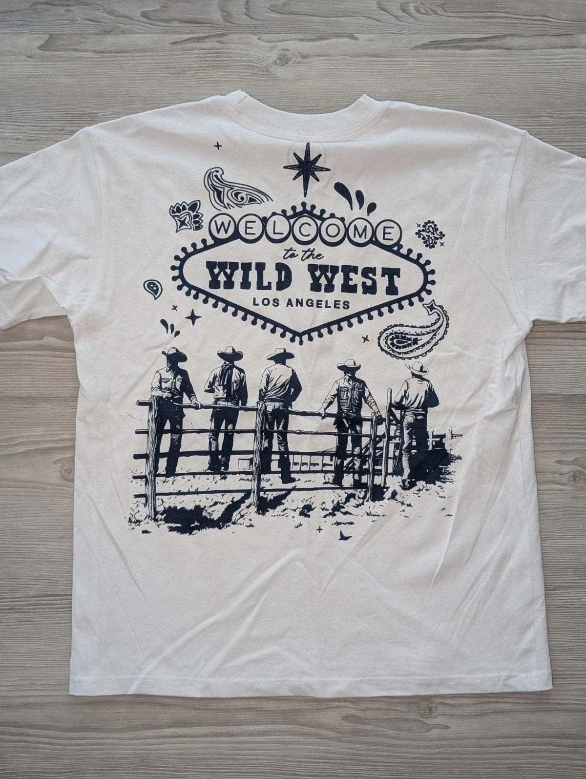 C V L A Wild West Graphic Print White Crew Neck Short Sleeve Men’s M Unisex