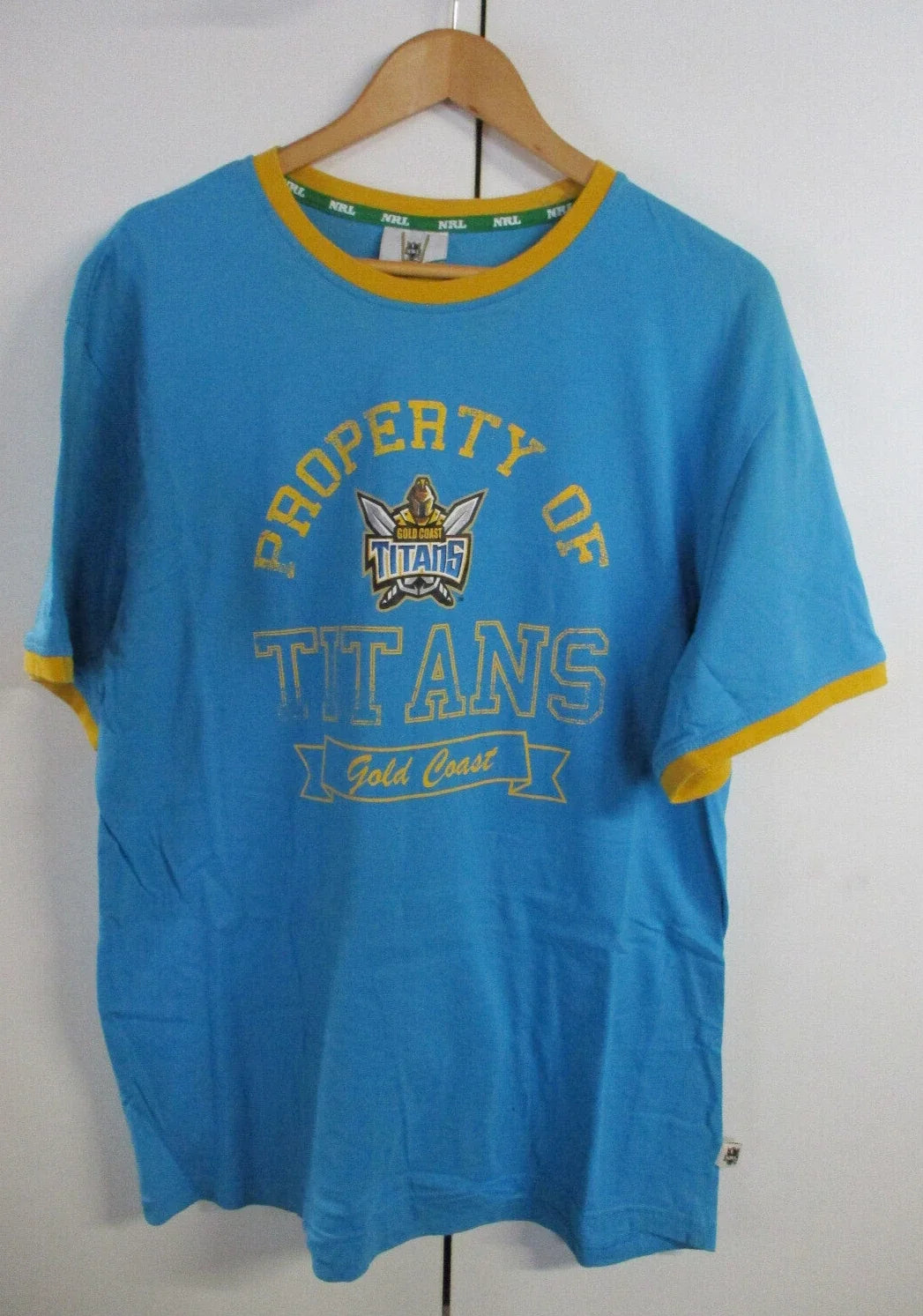 NRL Team Supporter - Property of Gold Coast Titans - Men's Size XL Unisex