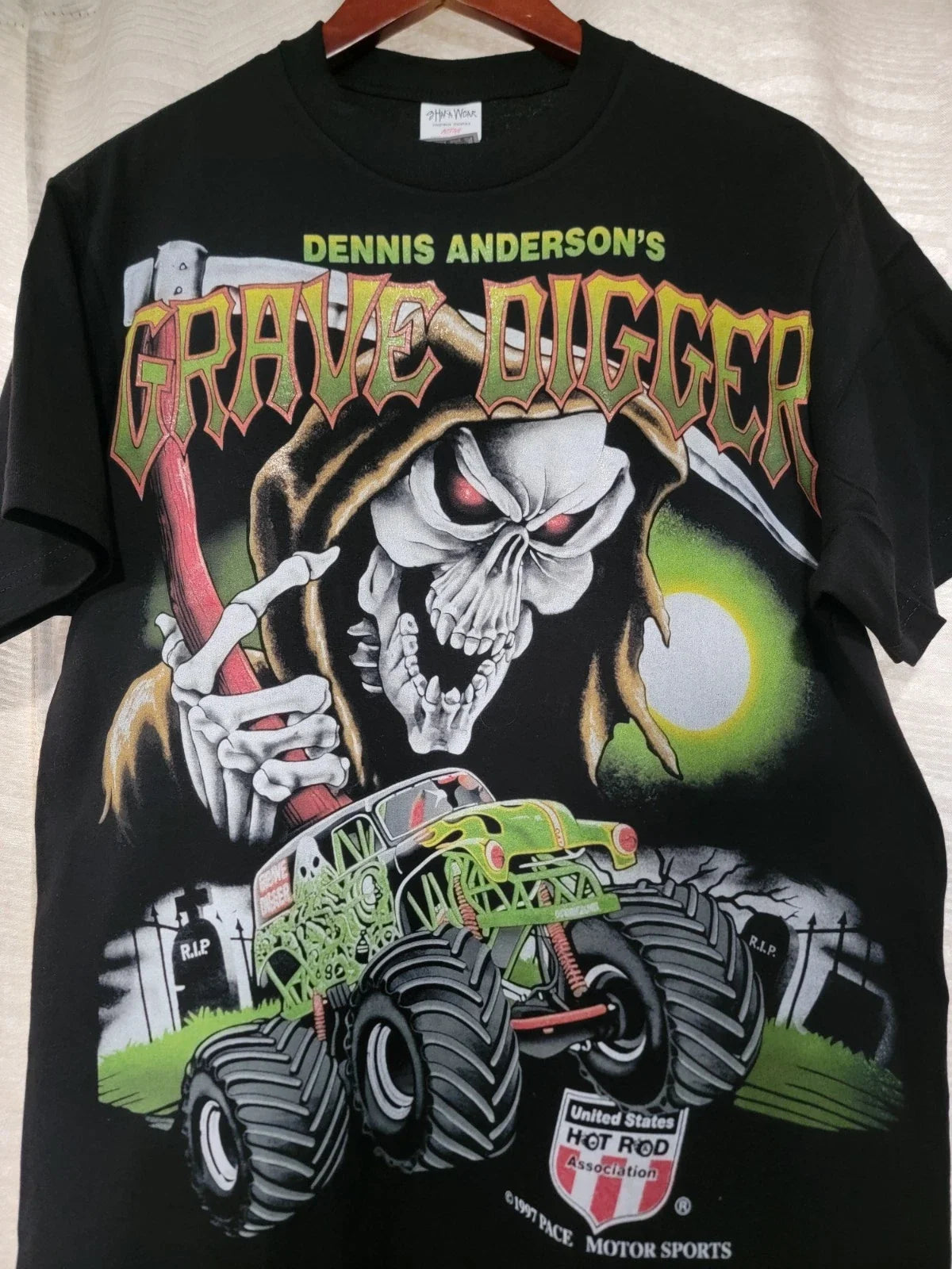 GRAVE DIGGER ON A HEAVYWEIGHT SHAKA T SHIRT "MODERN Unisex