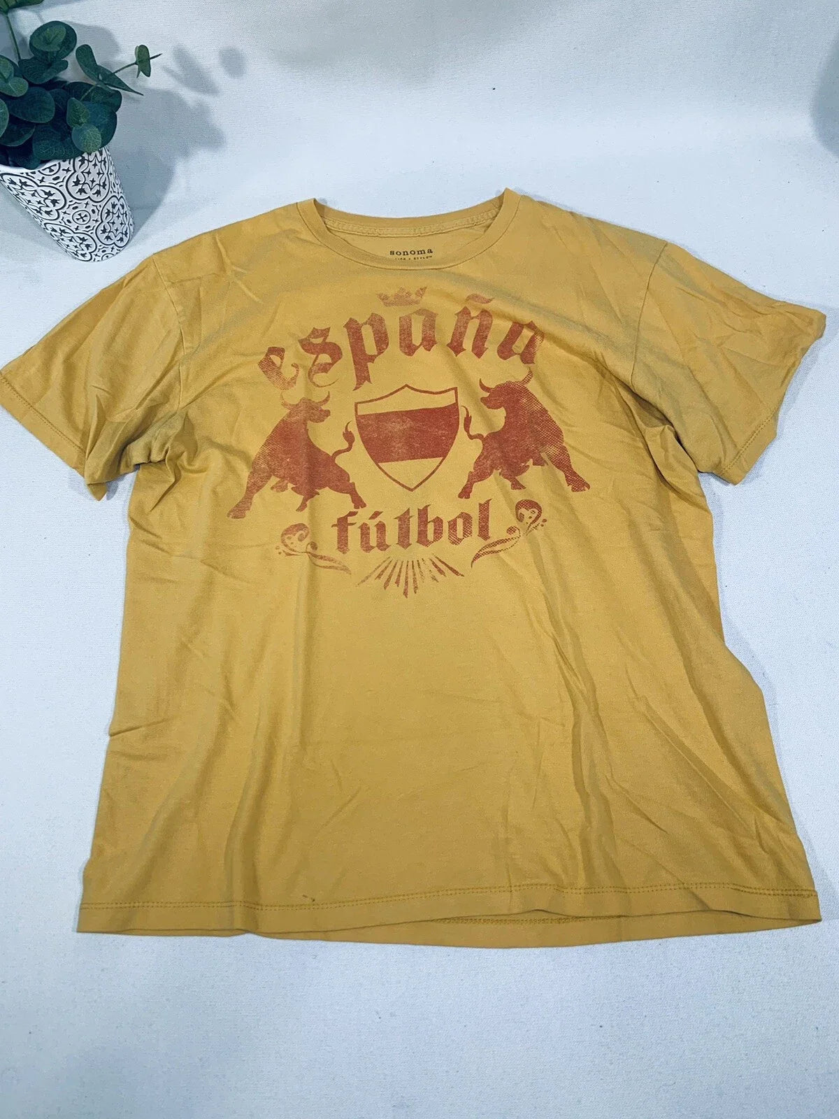Espana Futbol Sonoma Life+Style Med tee Spain Soccer Yellow Unisex