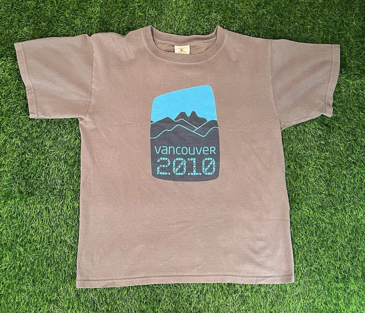 2010 Vintage Style Olympics Store Vancouver Canada Gray Mens Medium Unisex