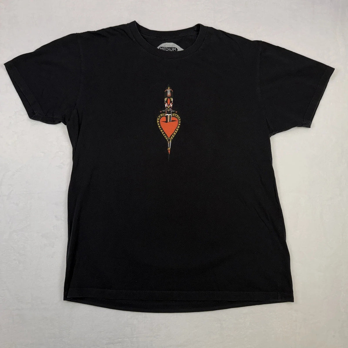 THTATTOOS Men's Graphic Size M Black Short Sleeve Sacred Heart Dagger Unisex