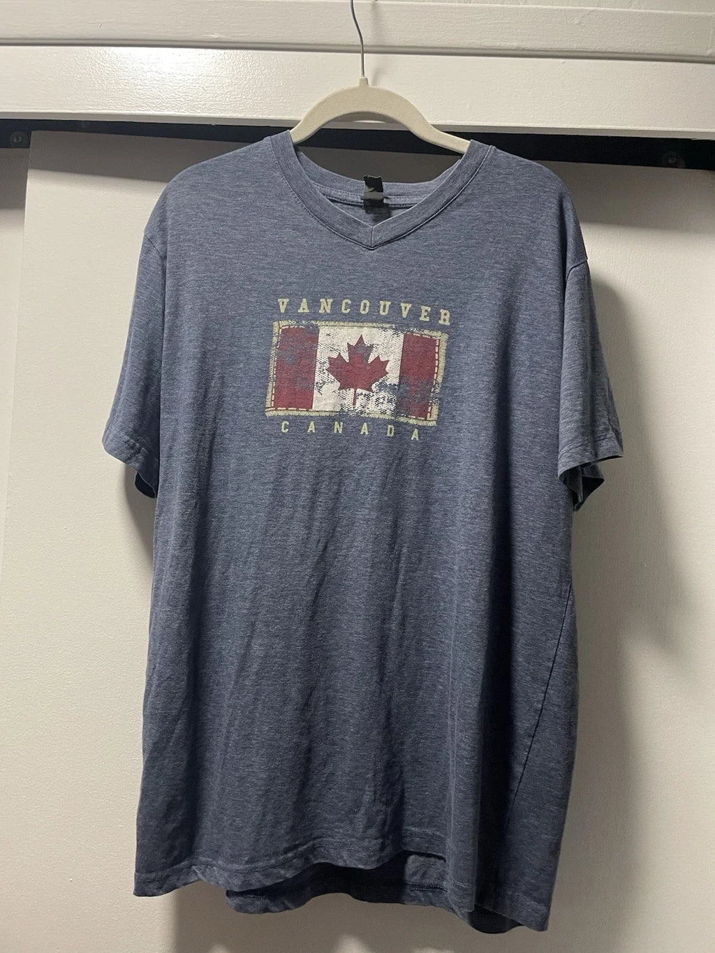 Vancouver Canada Tshirt Men’s Size L Unisex