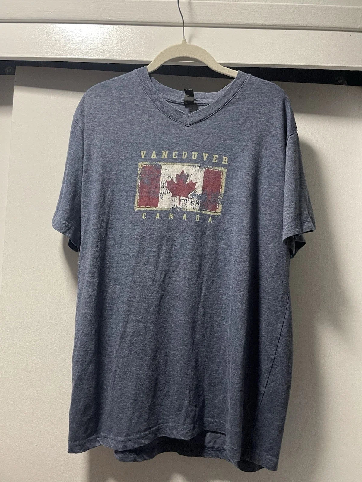 Vancouver Canada Tshirt Men’s Size L Unisex
