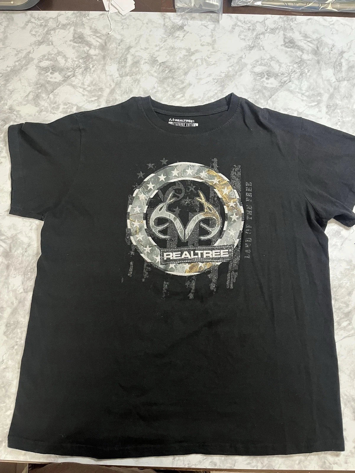 Realtree Mens Top Black americana logo mens t shirt Large Unisex