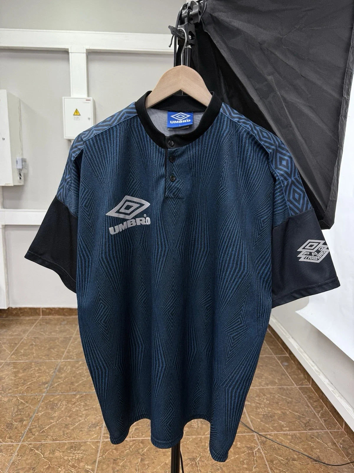 🇬🇧 Vintage 90s Umbro Pro Training Soccer Jersey Football Rare Size L Unisex