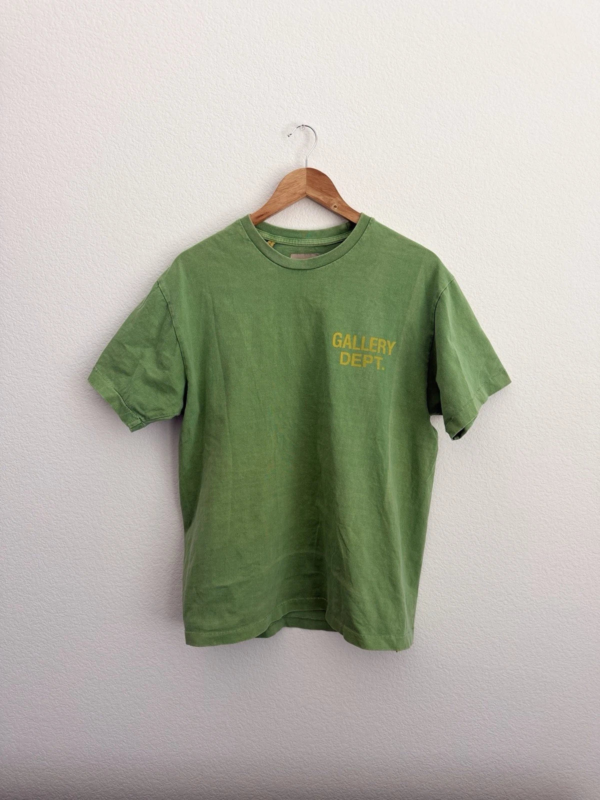 Very Pristine Gallery Dept. Sun Faded Plain Green Tee Size Small Fits Like M Unisex