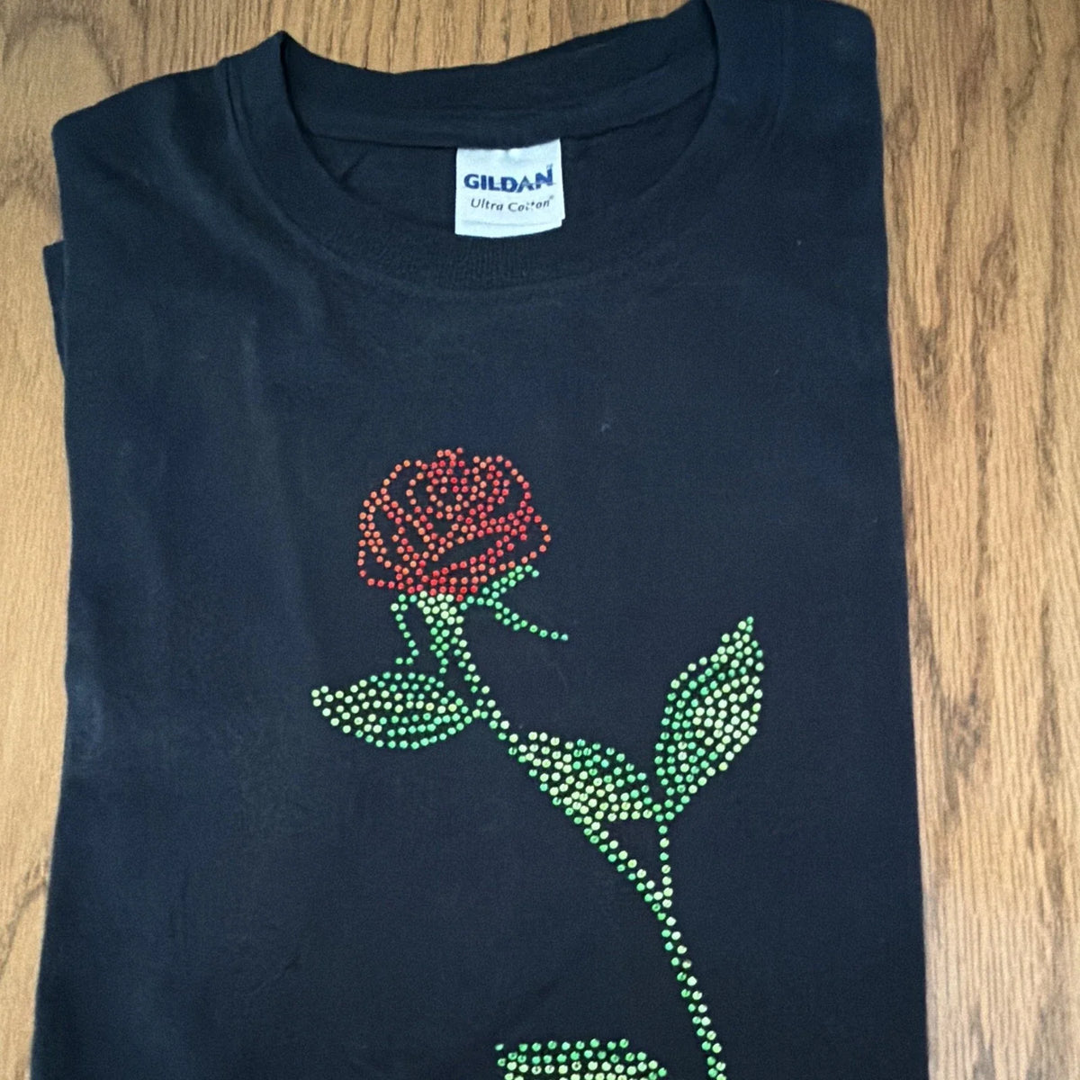 Gildan Ultra Cotton Womens Black Crew Neck /Rhinestone Red Rose Tee Unisex