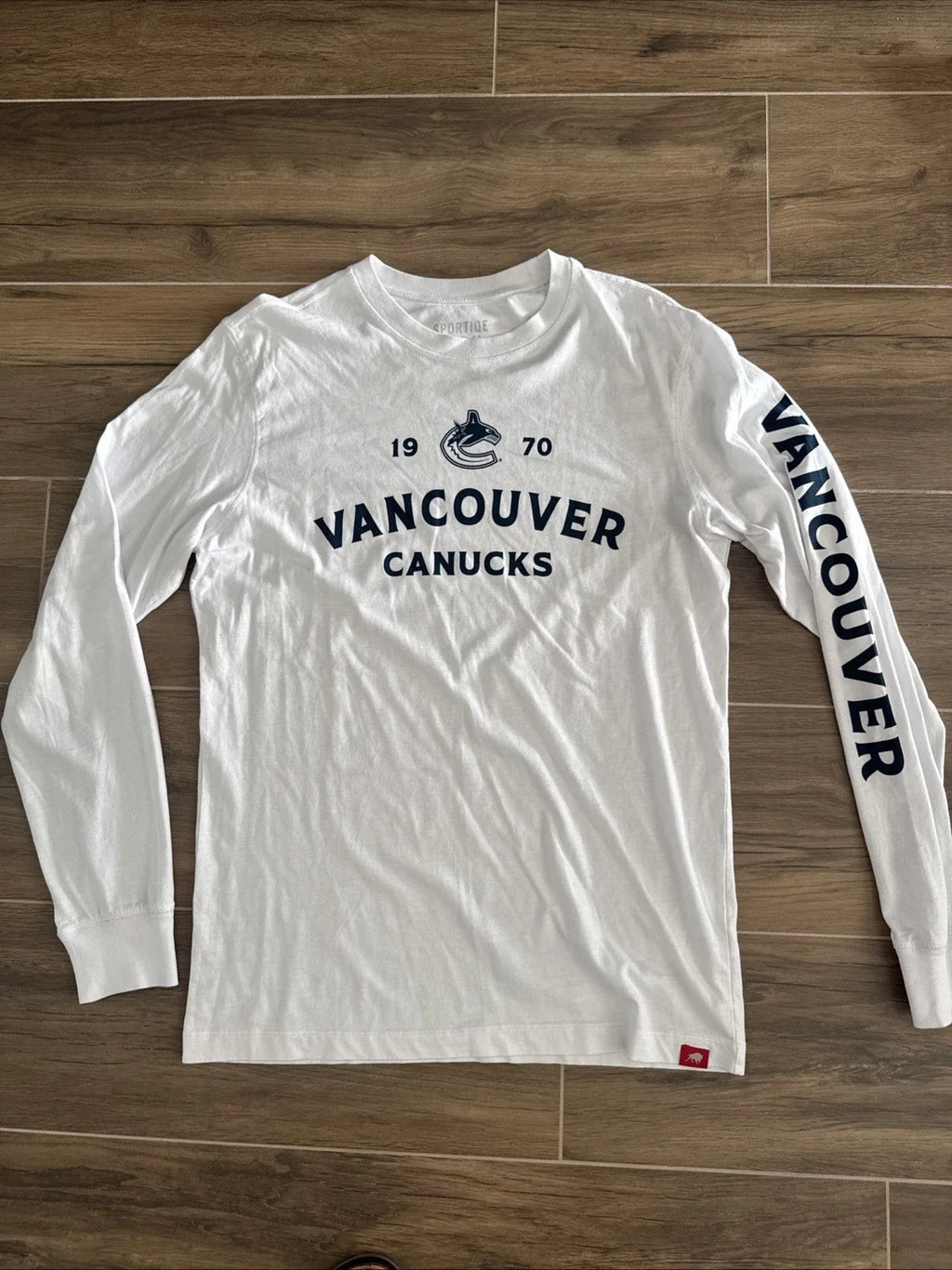 Sportique Vancouver Canucks White Mens Crew TShirt Medium Super Soft 100% Cotton Unisex