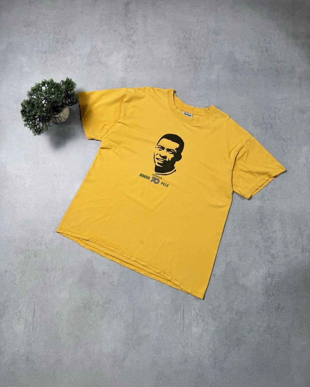 Vintage Pele Brazil 70 T Shirt Soccer Footbal Men Yellow Size L Fun Merch Unisex