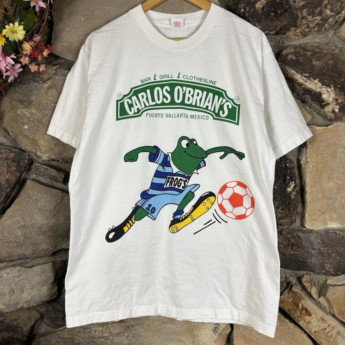 VTG Carlos & Charlie Clothesline Senor Frog's Mexico T Shirt Soccer Sz Large Unisex