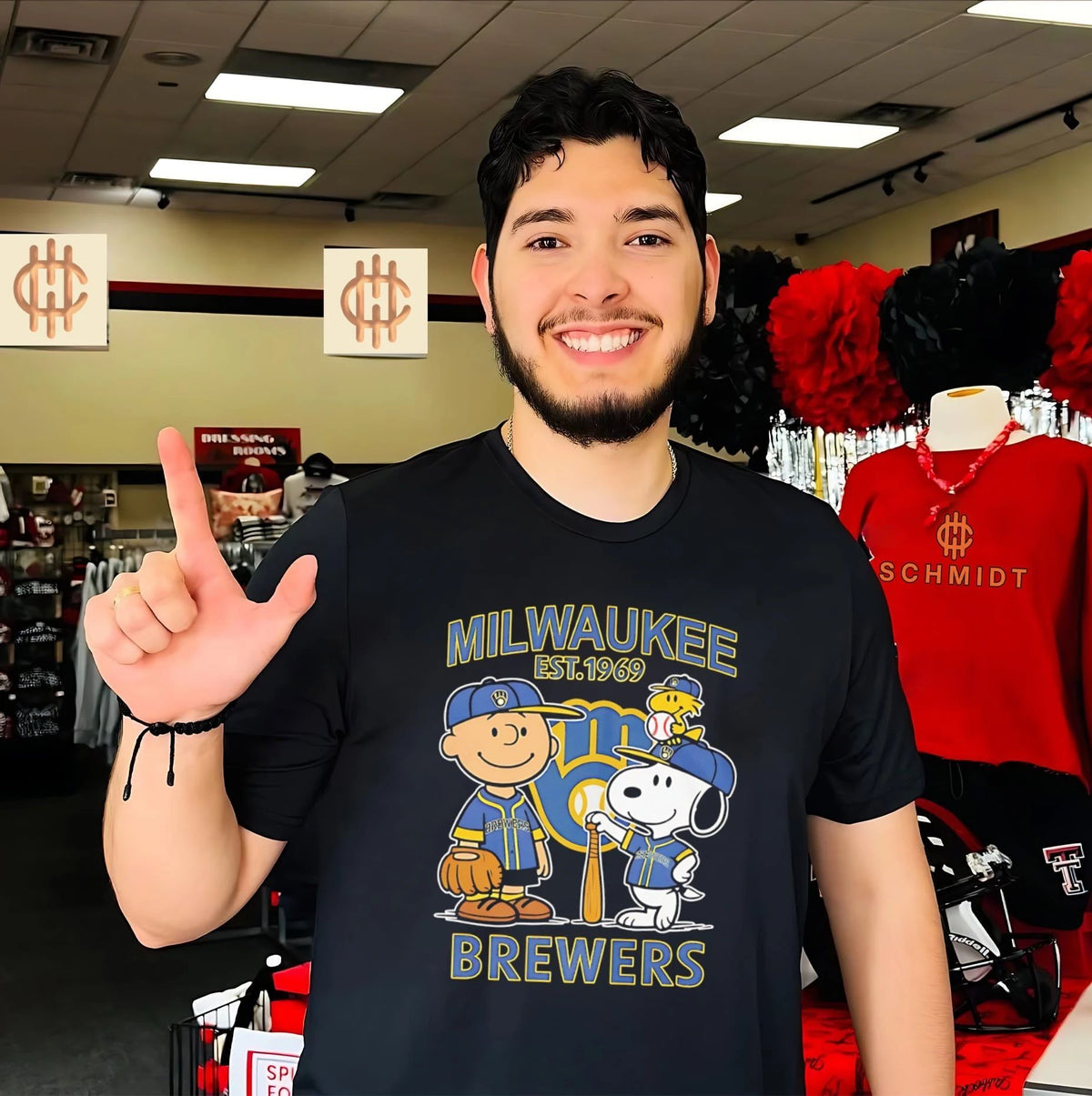 Peanuts x Milwaukee Brewers Baseball est 1969 shirt Unisex